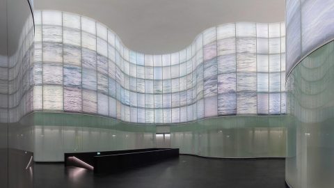 Image for: Il mare come specchio di tragedie e speranze, una istallazione site-specific a Milano
