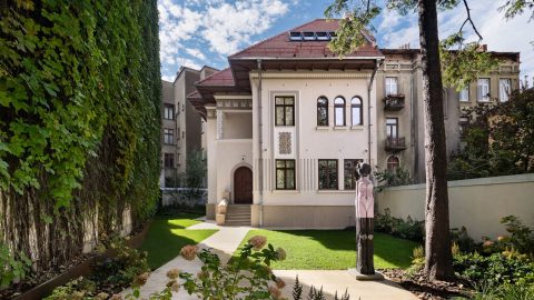 Image for: Una casa per celebrare l’arte realizzata dalle donne, a Bucarest